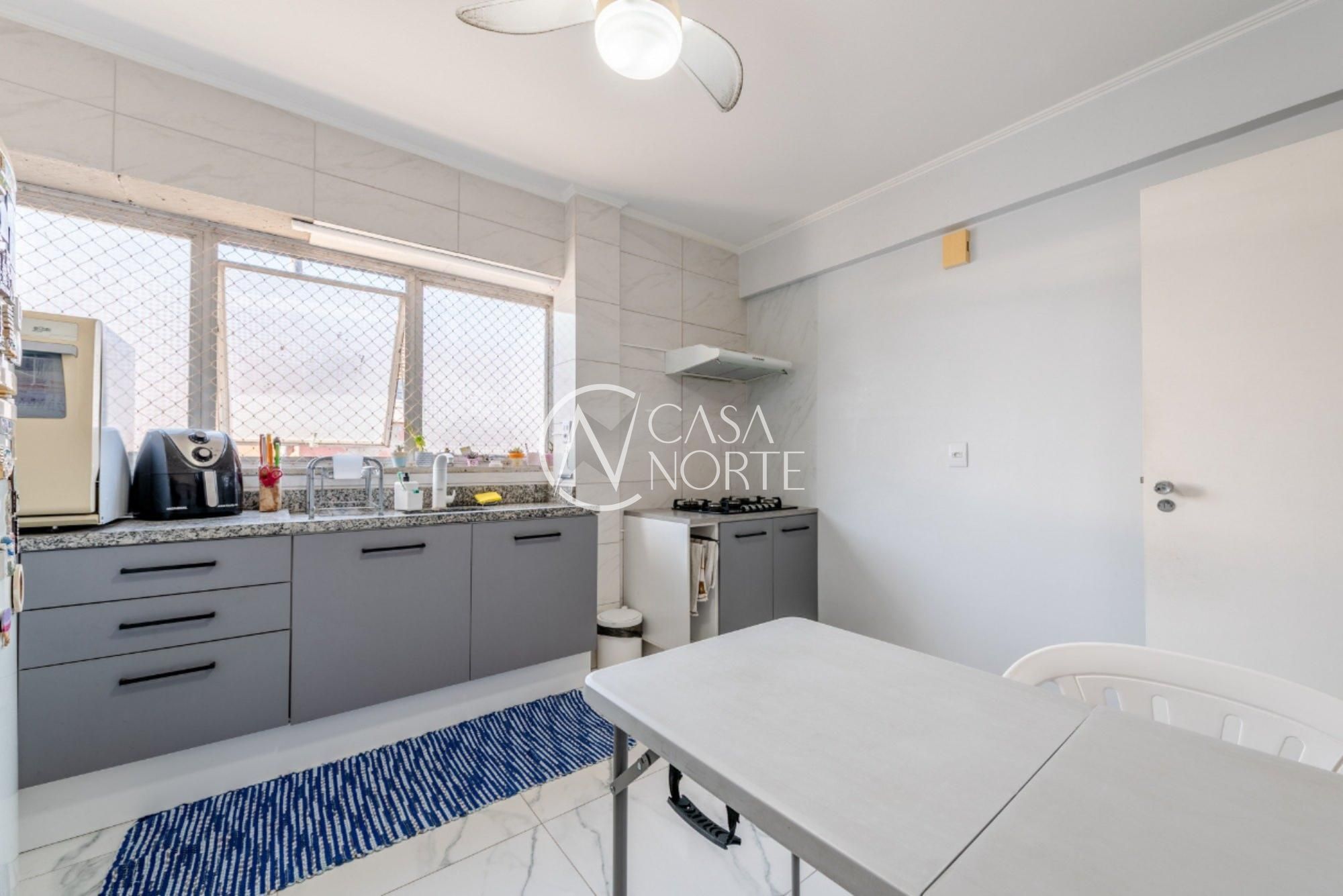 Cobertura à venda com 3 quartos, 197m², 1 suíte, 2 vagas, Rua Silva Só no bairro Santa Cecília em Porto Alegre