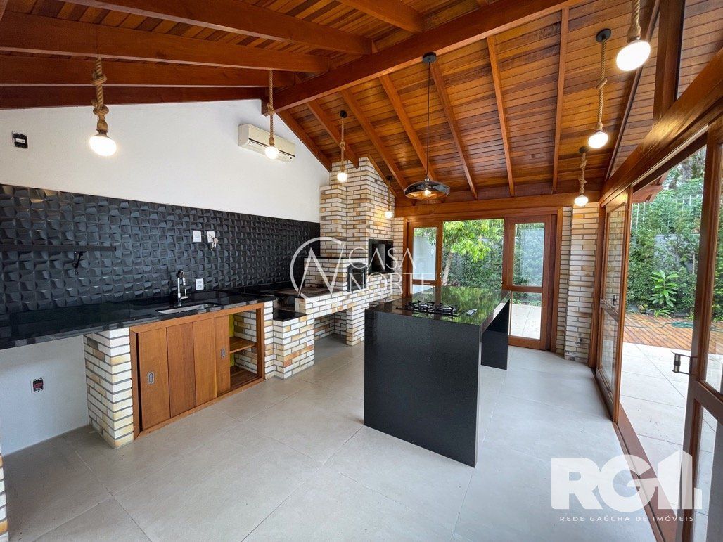 Casa à venda com 4 quartos, 260m², 1 suíte, 3 vagas, Rua Adão Pinheiro da Silva no bairro Ipanema em Porto Alegre