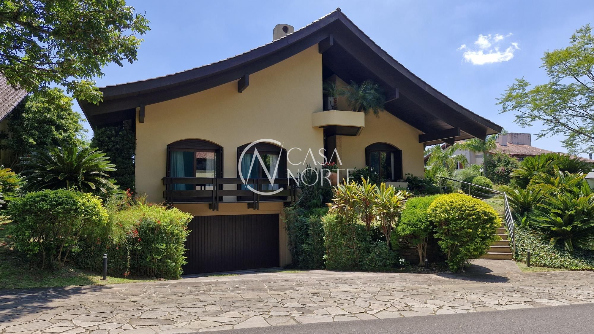 Casa de Condomínio à venda com 3 quartos, 498m², 1 suíte, 6 vagas, Avenida da Cavalhada no bairro Cavalhada em Porto Alegre