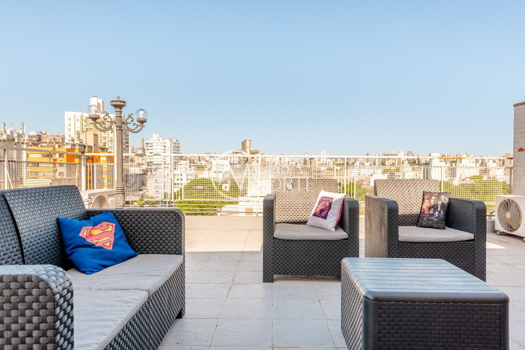 Cobertura à venda com 3 quartos, 197m², 1 suíte, 2 vagas, Rua Silva Só no bairro Santa Cecília em Porto Alegre