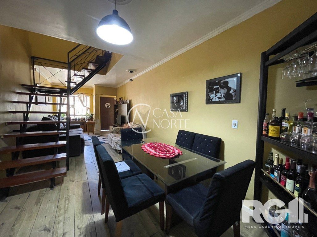Casa à venda com 4 quartos, 180m², 1 vaga, Rua Antônio Ribeiro no bairro Santo Antônio em Porto Alegre