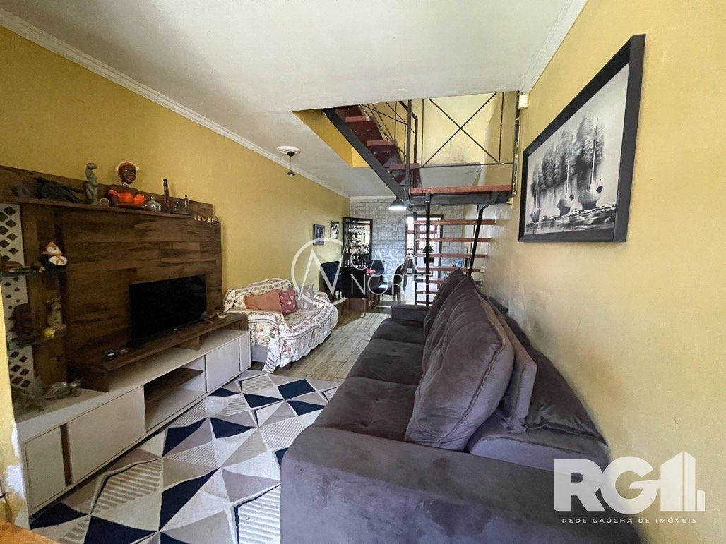 Casa à venda com 4 quartos, 180m², 1 vaga, Rua Antônio Ribeiro no bairro Santo Antônio em Porto Alegre