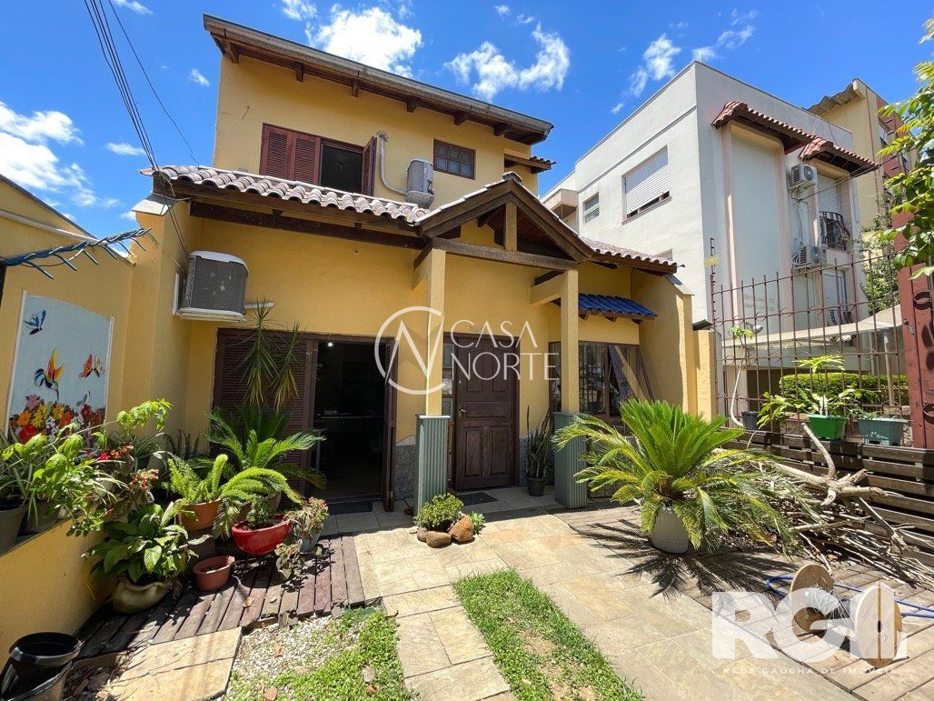 Casa à venda com 4 quartos, 180m², 1 vaga, Rua Antônio Ribeiro no bairro Santo Antônio em Porto Alegre