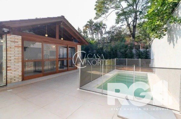 Casa à venda com 4 quartos, 260m², 1 suíte, 3 vagas, Rua Adão Pinheiro da Silva no bairro Ipanema em Porto Alegre