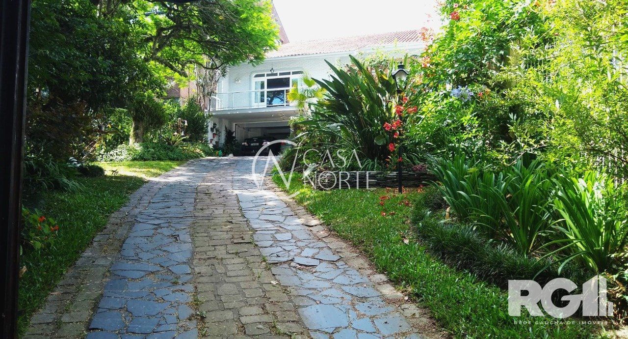 Casa à venda com 3 quartos, 330m², 3 suítes, 4 vagas, Praça Soluma no bairro Vila Assunção em Porto Alegre