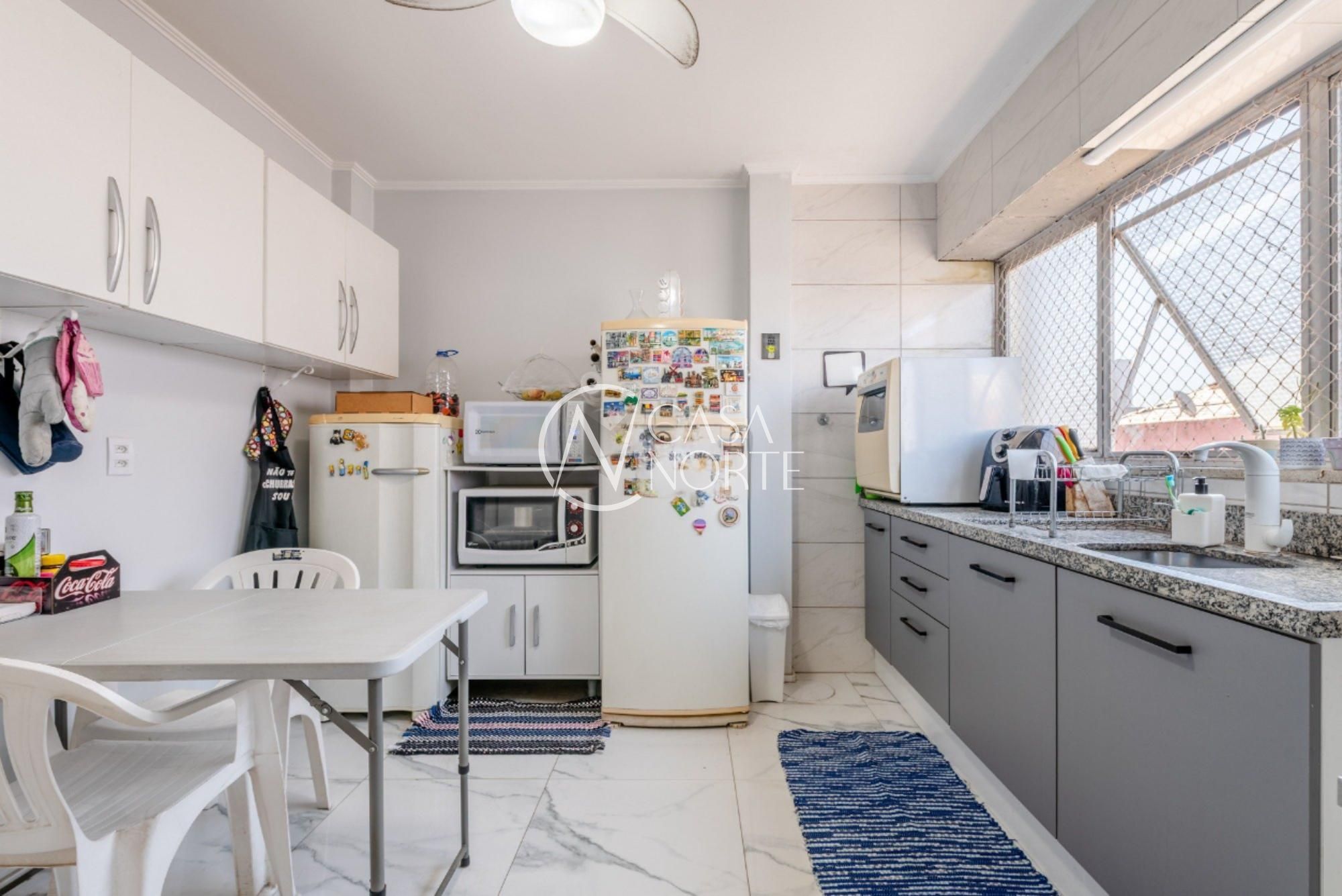 Cobertura à venda com 3 quartos, 197m², 1 suíte, 2 vagas, Rua Silva Só no bairro Santa Cecília em Porto Alegre