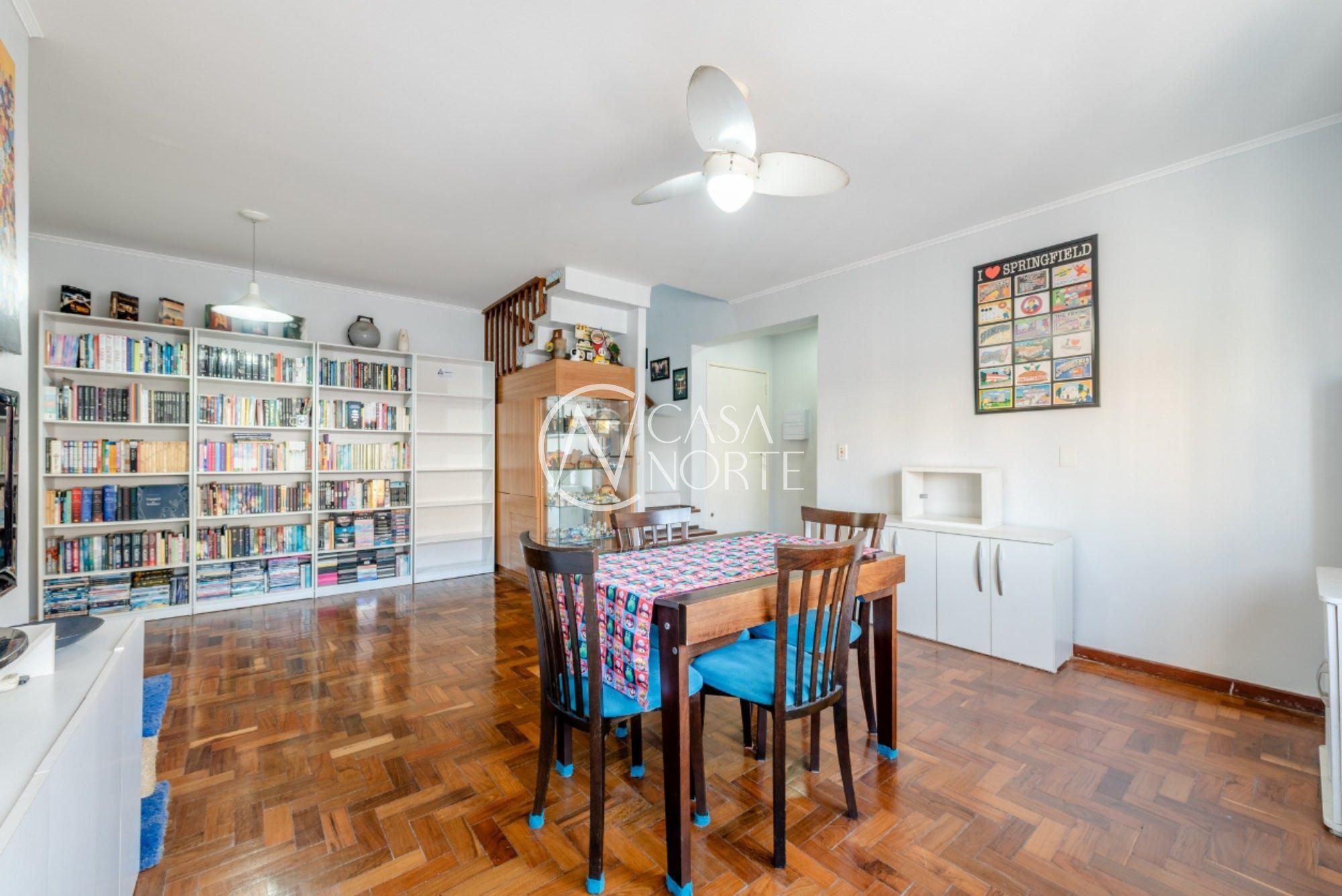 Cobertura à venda com 3 quartos, 197m², 1 suíte, 2 vagas, Rua Silva Só no bairro Santa Cecília em Porto Alegre