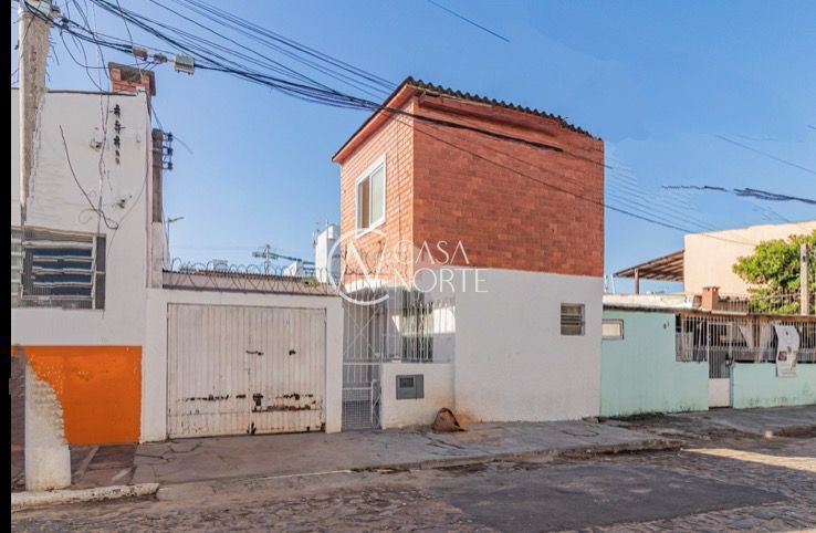 Casa à venda com 3 quartos, 105m², 1 vaga, Rua Policial Militar Paulo Elcy de Freitas no bairro Farrapos em Porto Alegre