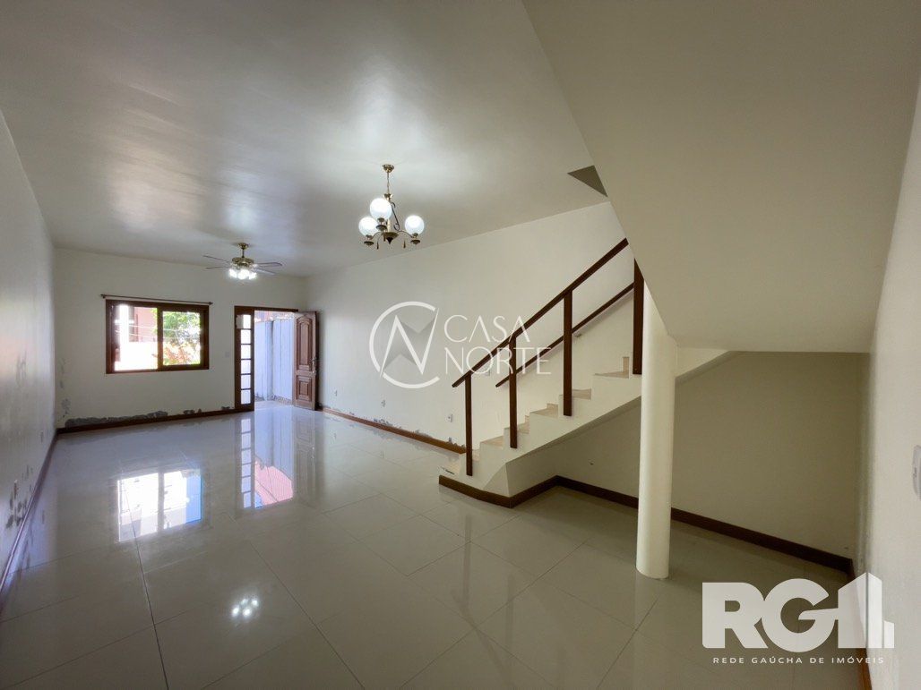 Casa à venda com 4 quartos, 140m², 2 vagas, Travessa Alexandrino de Alencar no bairro Azenha em Porto Alegre