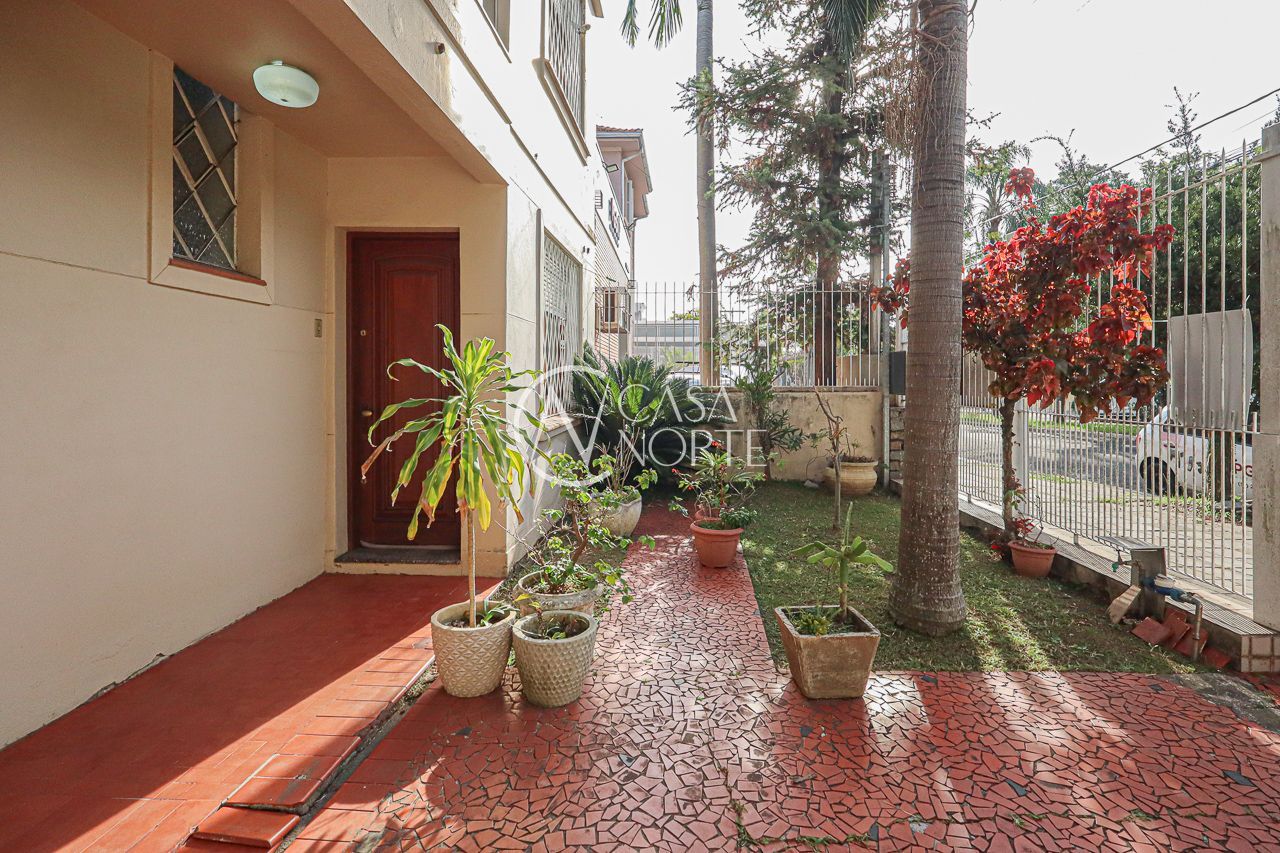 Casa à venda com 3 quartos, 209m², 4 vagas, Avenida São Pedro no bairro Higienópolis em Porto Alegre