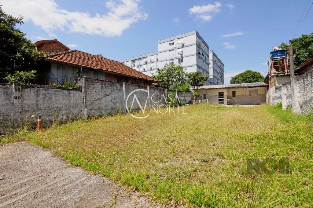 Terreno à venda  com 300m², Rua Frei Germano no bairro Partenon em Porto Alegre