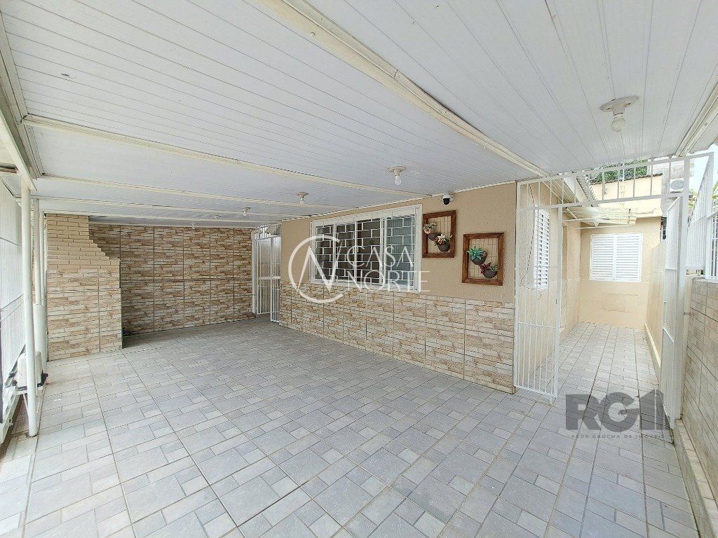 Casa à venda com 2 quartos, 59m², 2 vagas, Rua Jayme Tolpolar no bairro Farrapos em Porto Alegre