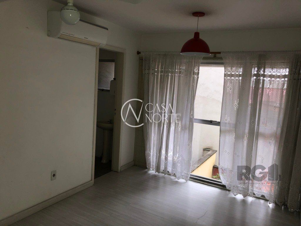 Loja à venda , 131m², Avenida Cristóvão Colombo no bairro Floresta em Porto Alegre