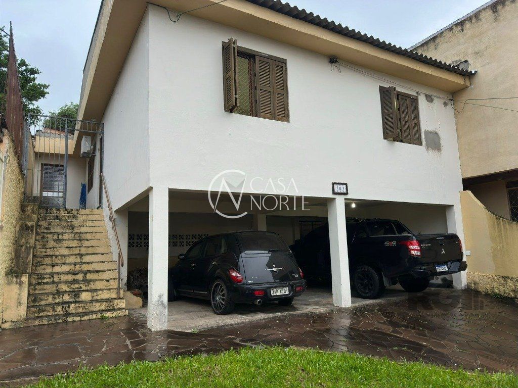 Casa à venda com 3 quartos, 129m², 1 suíte, 2 vagas, Rua Natércia Cunha Veloso no bairro Morro Santana em Porto Alegre
