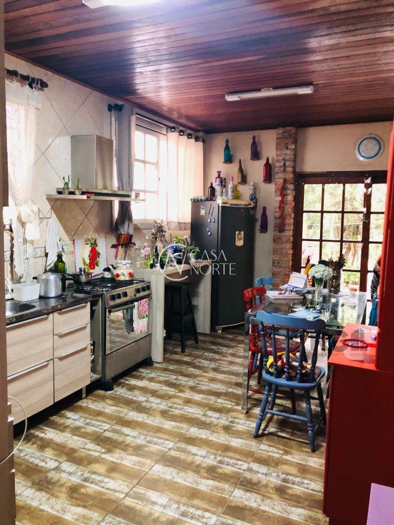 Casa à venda com 4 quartos, 300m², 2 vagas, Rua Marquês de Alegrete no bairro São João em Porto Alegre