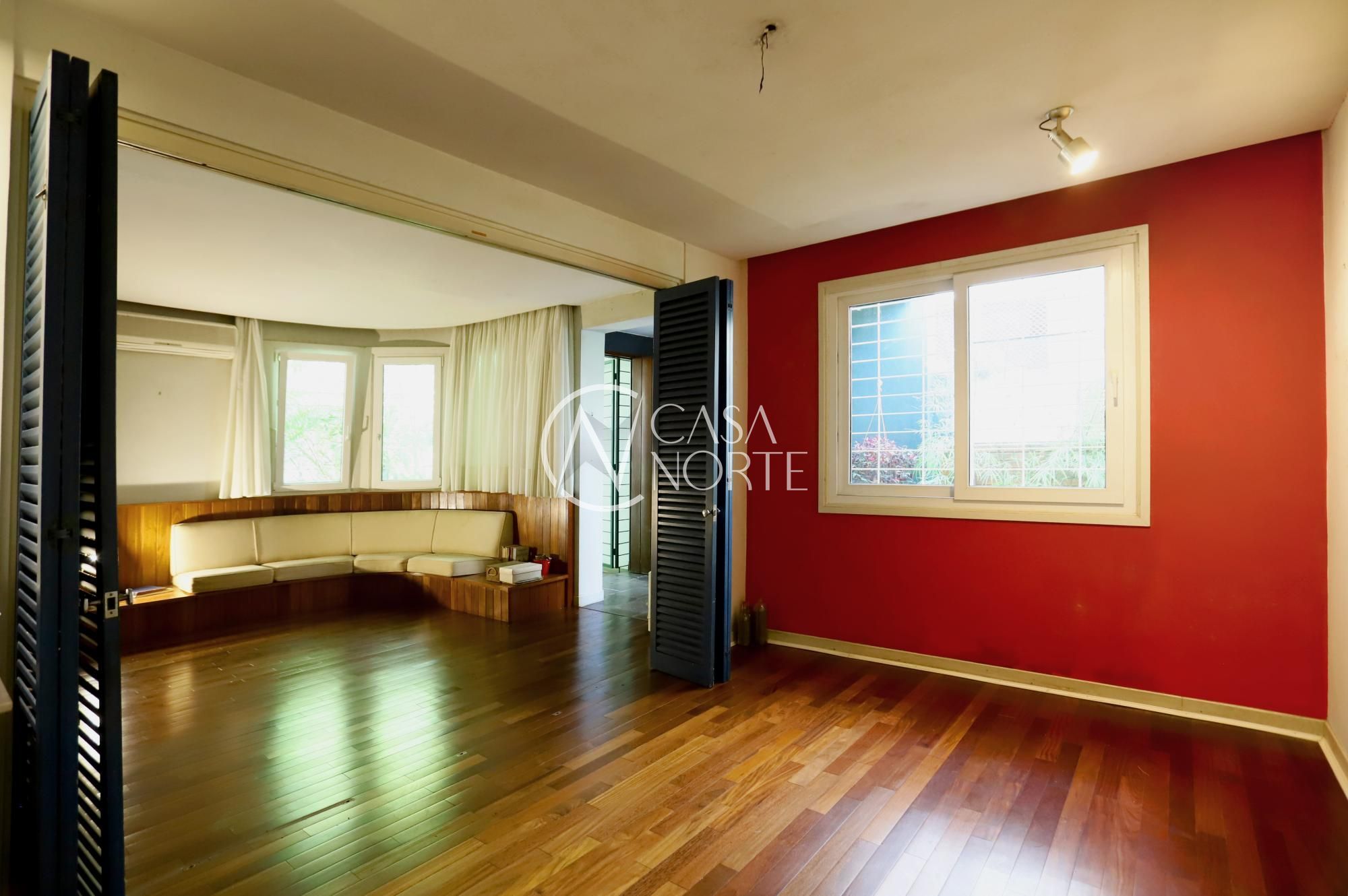Casa Comercial à venda com 3 quartos, 221m², 2 vagas, Rua Professor Langendonck no bairro Petrópolis em Porto Alegre