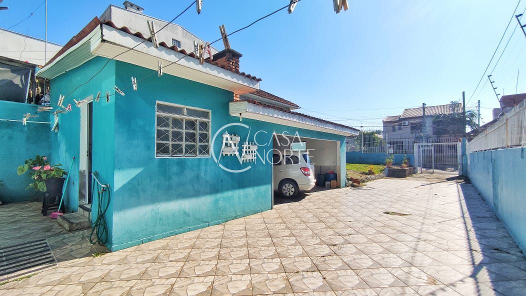 Casa à venda com 3 quartos, 154m², 5 vagas, Rua Lopes Teixeira no bairro Jardim Itu em Porto Alegre