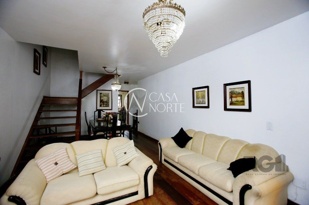 Casa à venda com 3 quartos, 230m², 1 suíte, 2 vagas, Rua Chile no bairro Jardim Botânico em Porto Alegre