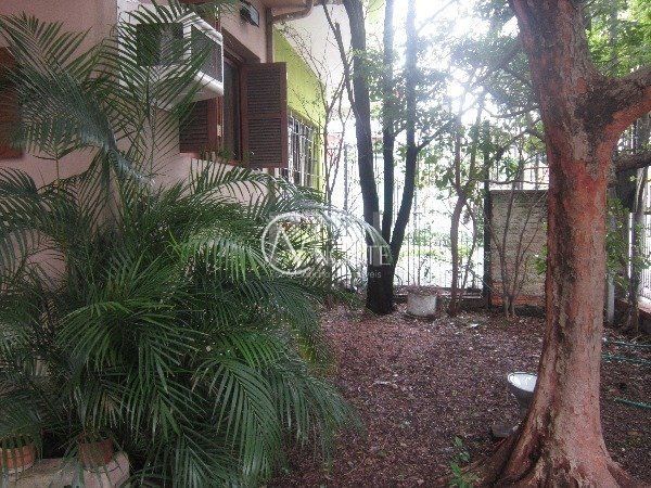 Casa à venda com 1 quarto, 137m², 1 suíte, 4 vagas, Rua Doutor Timoteo no bairro Floresta em Porto Alegre