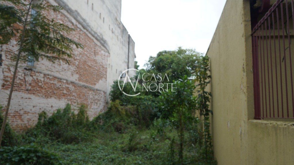 Terreno à venda  com 218m², Rua Santa Rita no bairro Floresta em Porto Alegre