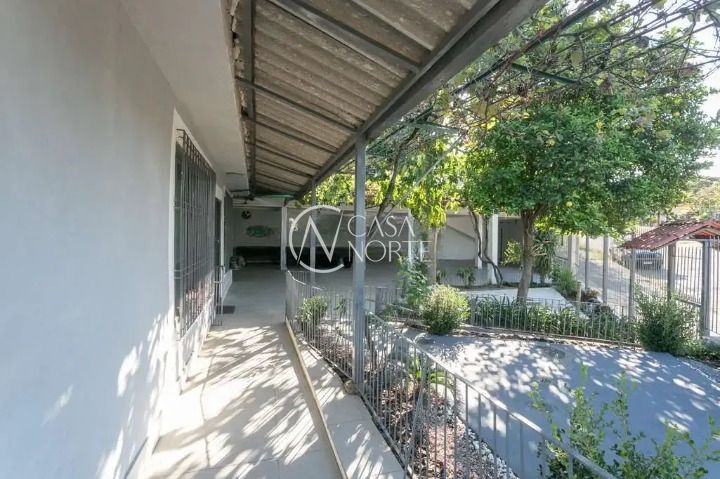 Casa Comercial à venda com 4 quartos, 120m², 8 vagas, Rua Manoel Lopes Meirelles no bairro Jardim Sabará em Porto Alegre