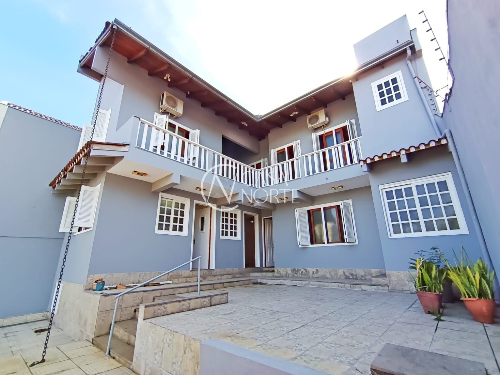 Casa à venda com 3 quartos, 134m², 2 suítes, 3 vagas, Rua Cristo Rei no bairro Jardim Sabará em Porto Alegre