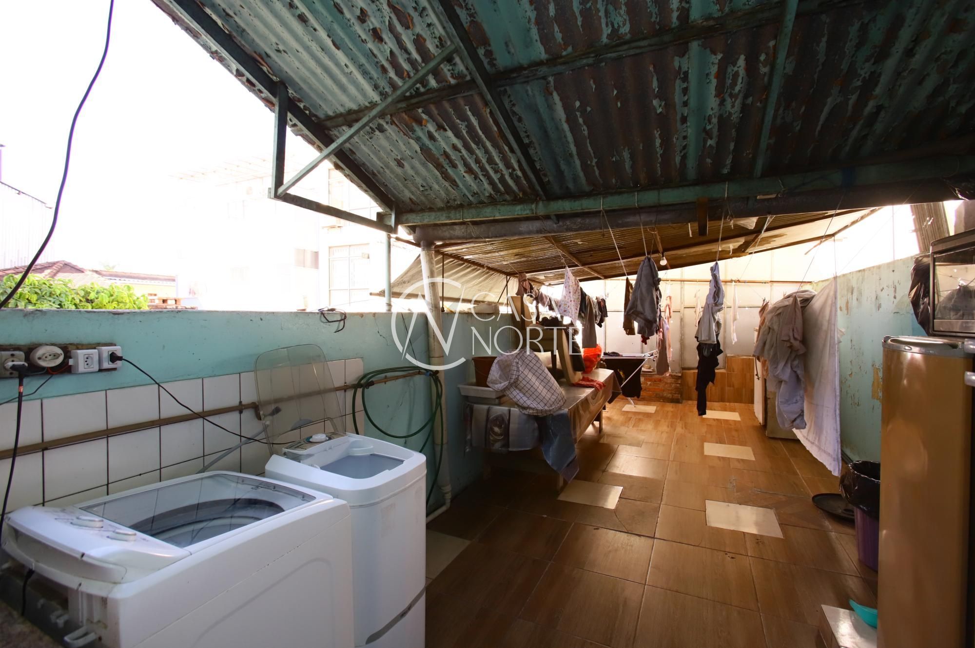 Casa à venda com 11 quartos, 185m², Rua Félix da Cunha no bairro Floresta em Porto Alegre