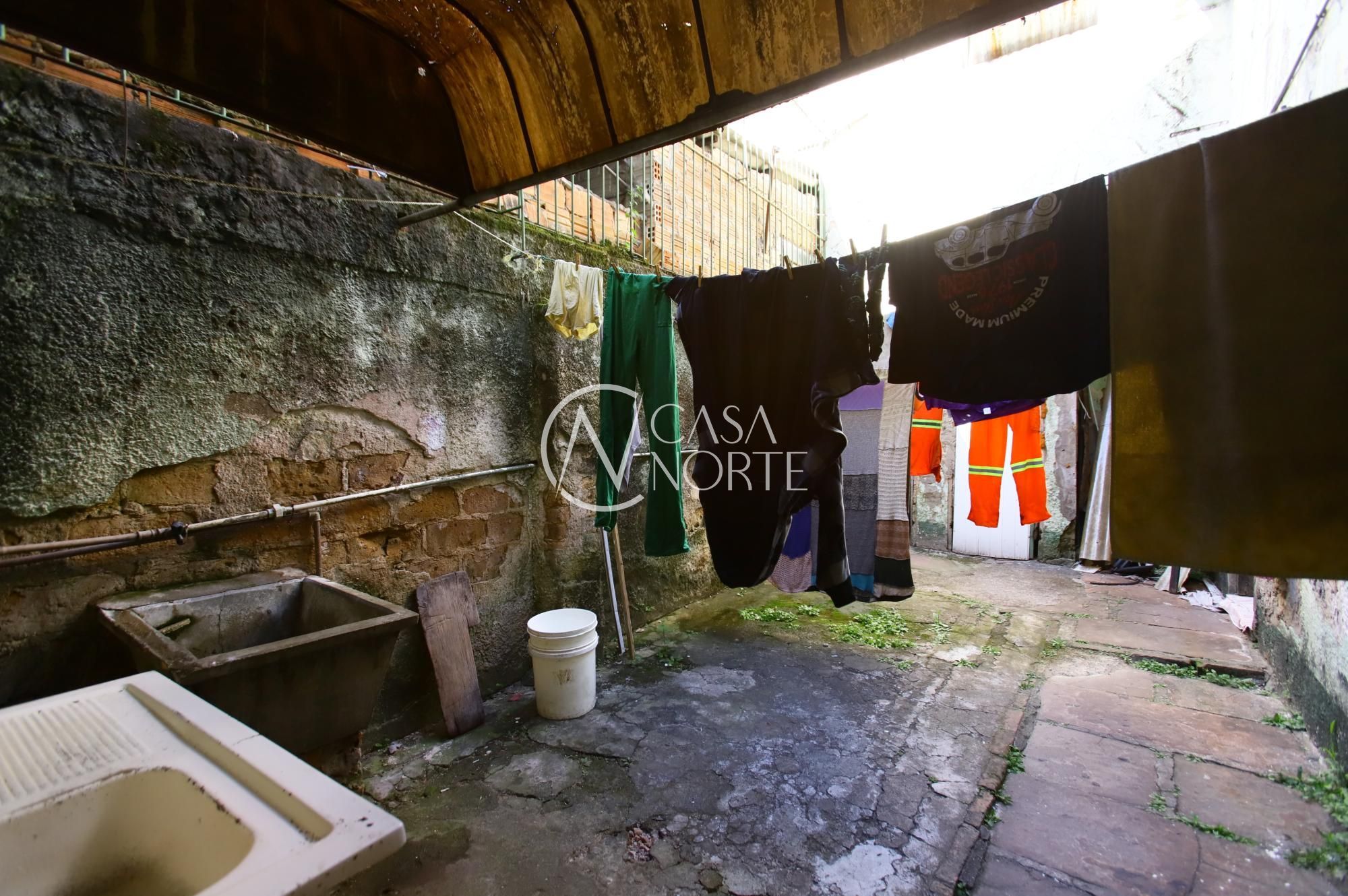 Casa à venda com 11 quartos, 185m², Rua Félix da Cunha no bairro Floresta em Porto Alegre