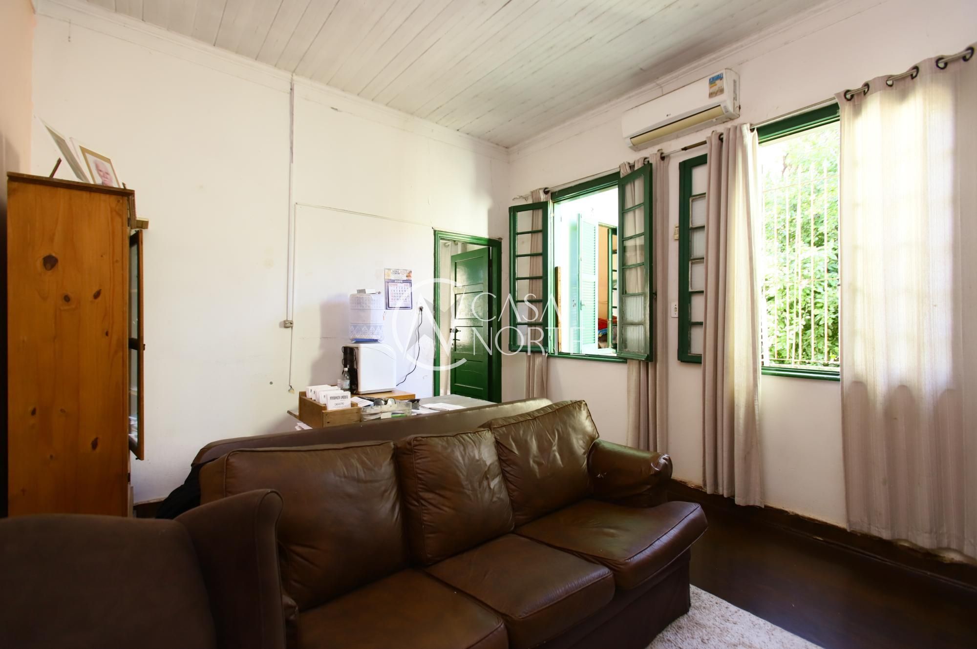 Casa à venda com 11 quartos, 185m², Rua Félix da Cunha no bairro Floresta em Porto Alegre