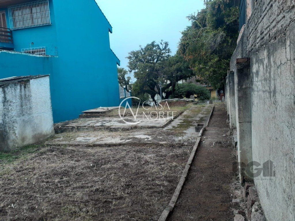 Terreno à venda  com 242m², Rua Doze de Outubro no bairro Partenon em Porto Alegre
