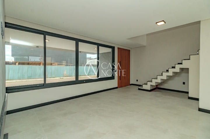 Casa de Condomínio à venda com 3 quartos, 157m², 3 suítes, 3 vagas, Rua Théo Benevenuto no bairro Sarandi em Porto Alegre