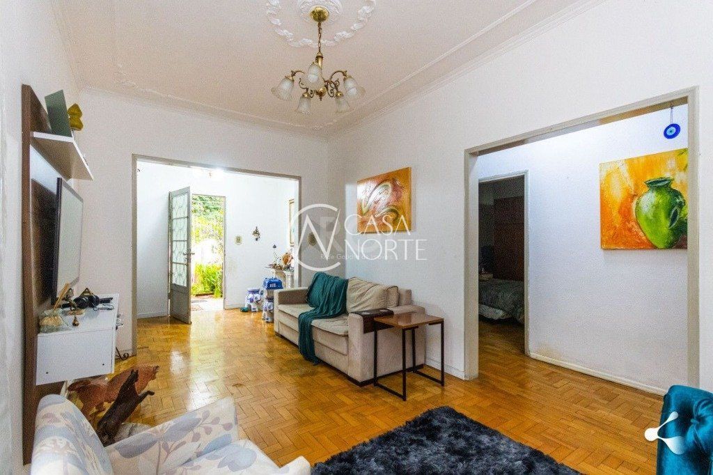 Casa à venda com 4 quartos, 221m², 1 suíte, 2 vagas, Rua Ernesto da Fontoura no bairro São Geraldo em Porto Alegre