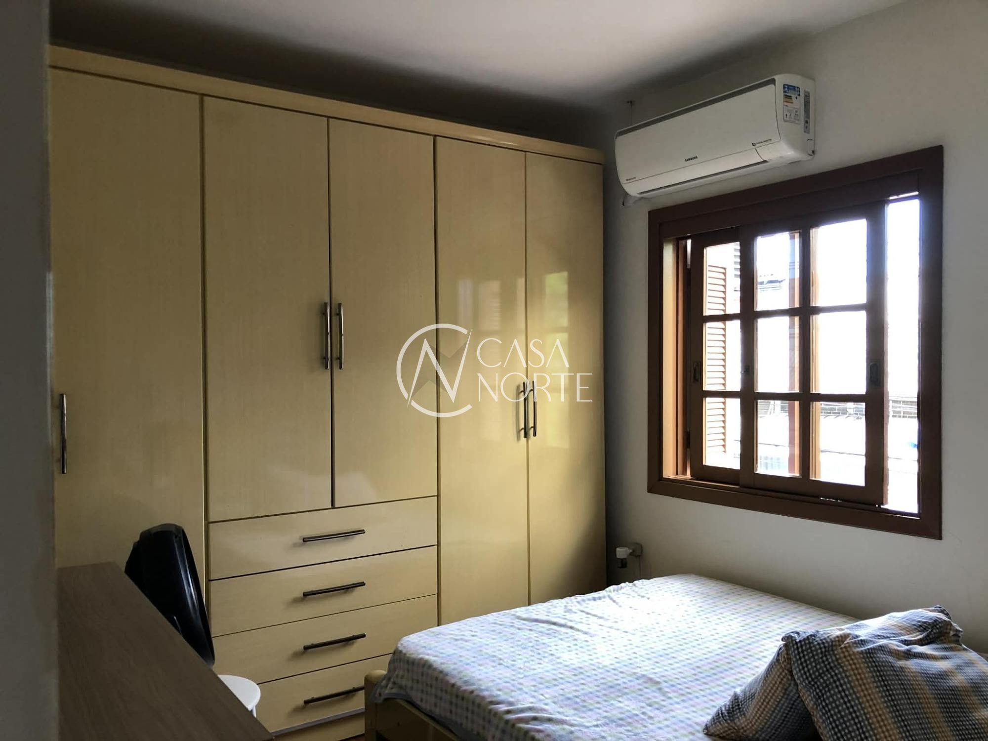 Sobrado à venda com 4 quartos, 210m², 1 suíte, 1 vaga, Avenida Pernambuco no bairro Floresta em Porto Alegre