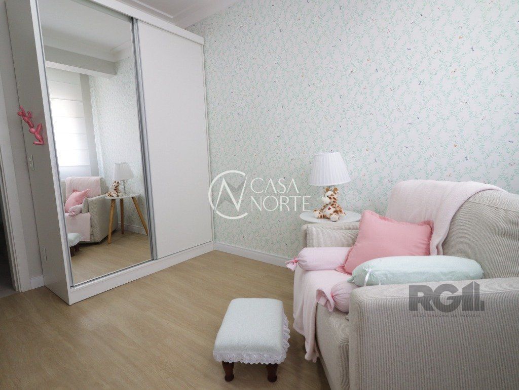 Casa de Condomínio à venda com 3 quartos, 168m², 2 suítes, 2 vagas, Rua Madre Clara no bairro Mário Quintana em Porto Alegre