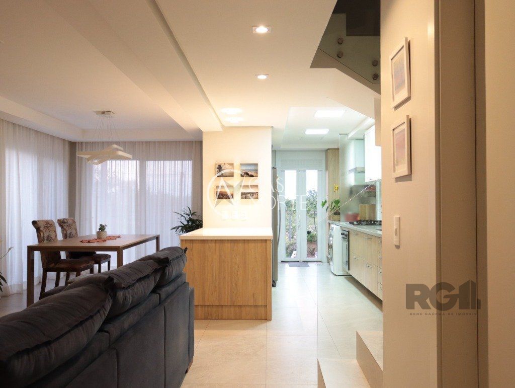 Casa de Condomínio à venda com 3 quartos, 168m², 2 suítes, 2 vagas, Rua Madre Clara no bairro Mário Quintana em Porto Alegre