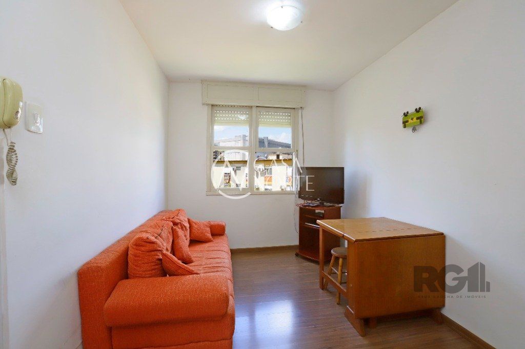 Apartamento à venda com 2 quartos, 47m², 1 vaga, Rua Roque Calage no bairro Passo da Areia em Porto Alegre