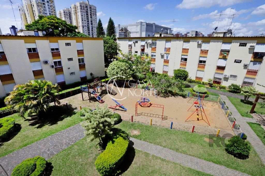 Apartamento à venda com 2 quartos, 47m², 1 vaga, Rua Roque Calage no bairro Passo da Areia em Porto Alegre