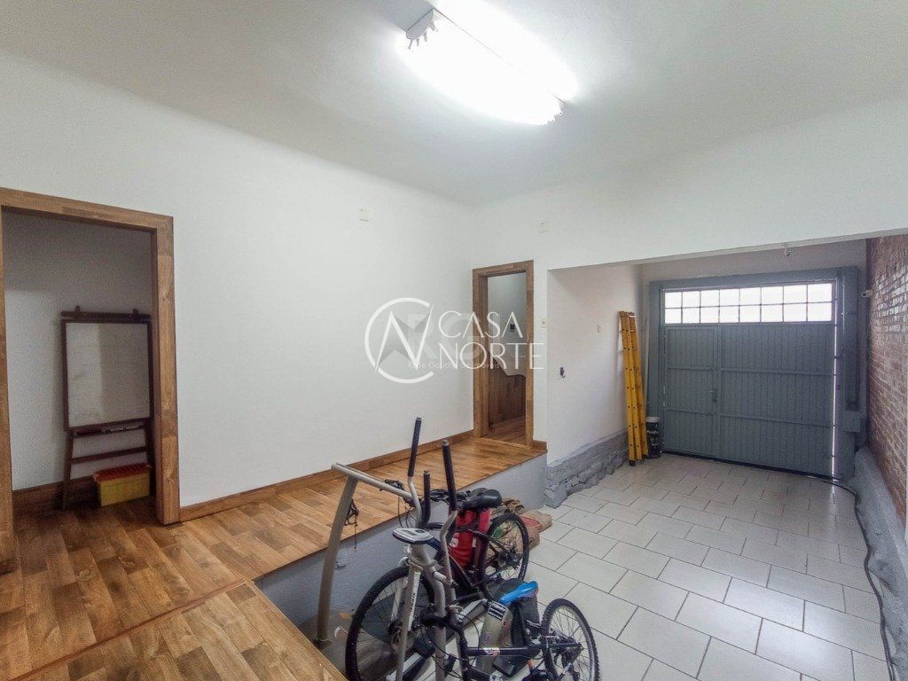 Sobrado à venda com 3 quartos, 180m², 1 suíte, 2 vagas, Rua Conselheiro Travassos no bairro São Geraldo em Porto Alegre