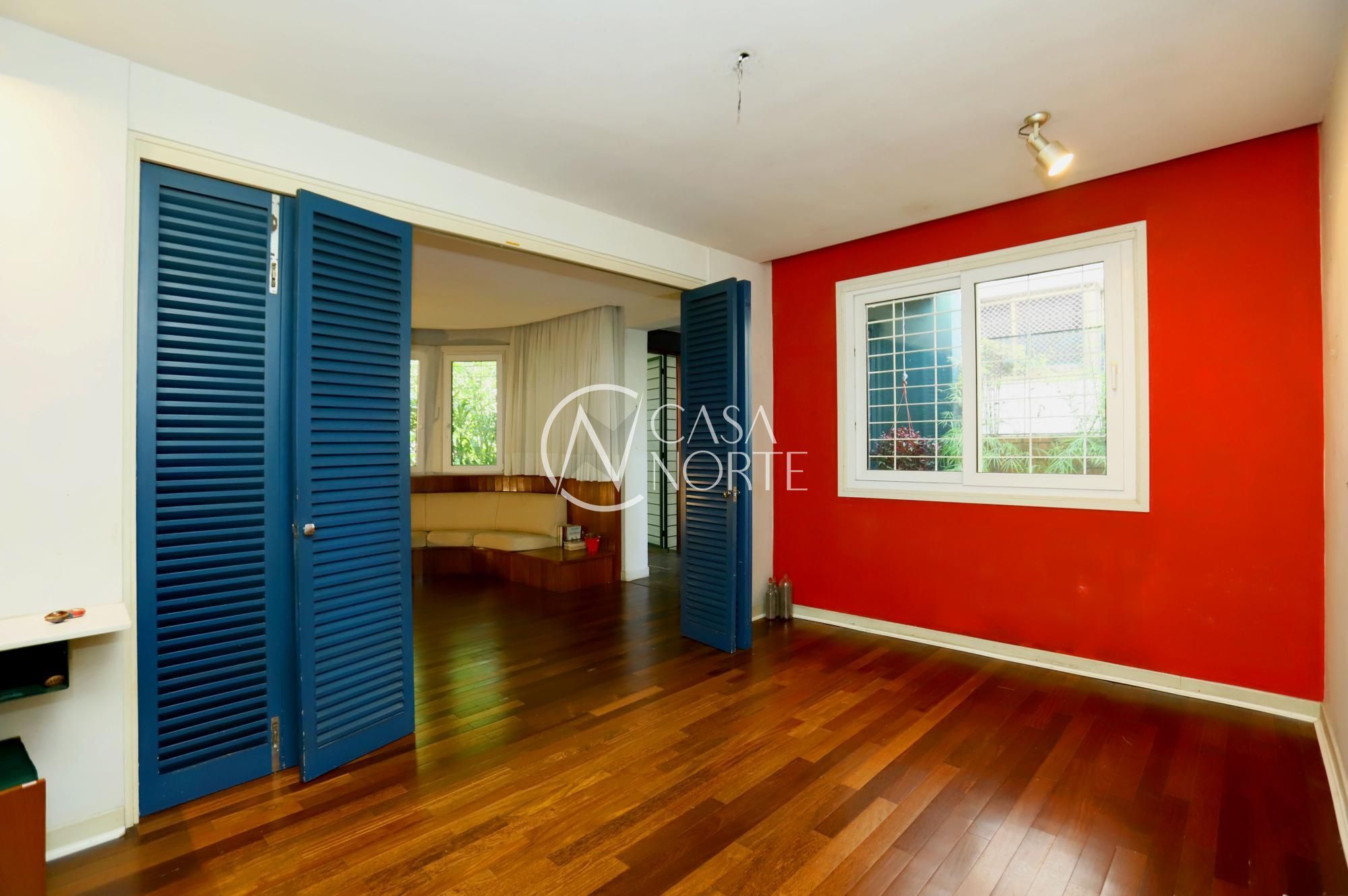 Casa à venda com 3 quartos, 221m², 2 vagas, Rua Professor Langendonck no bairro Petrópolis em Porto Alegre