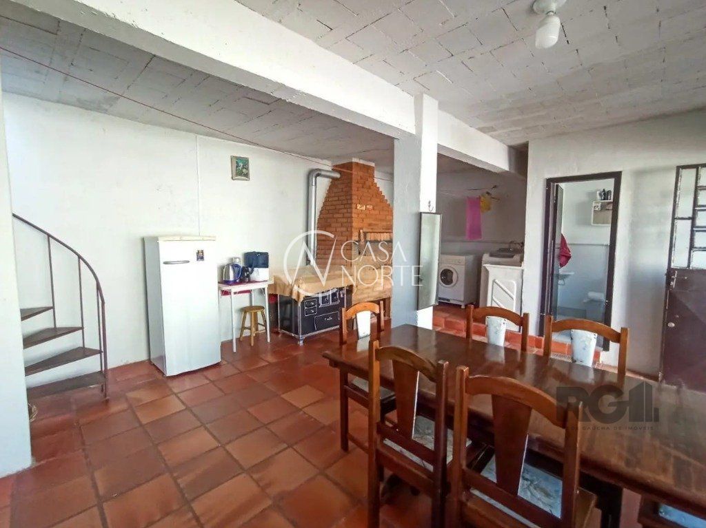 Casa à venda com 3 quartos, 65m², 2 vagas, Rua Barcelona no bairro Lomba do Pinheiro em Porto Alegre