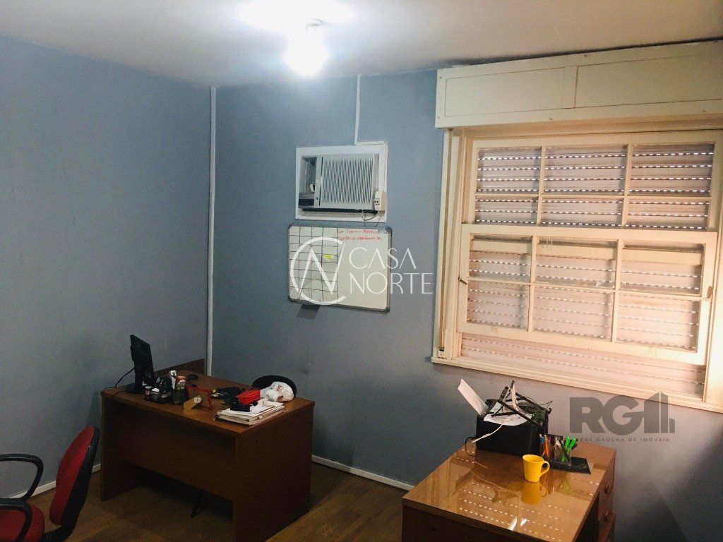 Casa à venda com 4 quartos, 160m², 4 vagas, Avenida Chicago no bairro Floresta em Porto Alegre