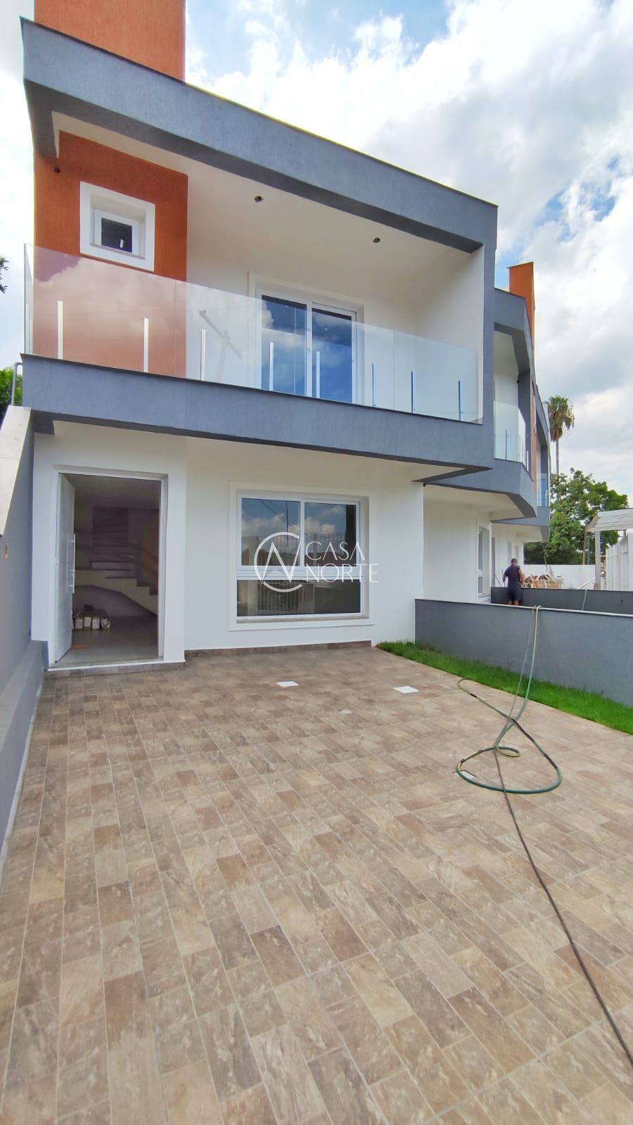 Sobrado à venda com 3 quartos, 81m², 1 suíte, 2 vagas, Rua Ernesto Pellanda no bairro Vila Jardim em Porto Alegre