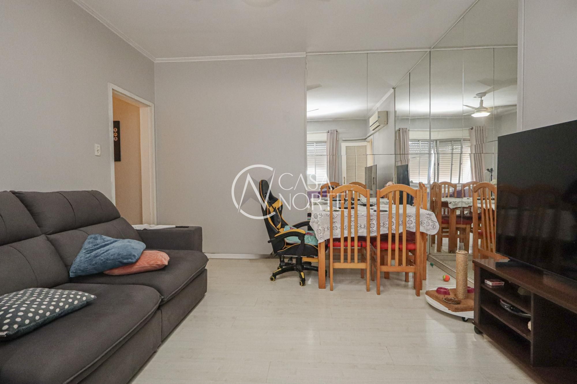 Apartamento à venda com 2 quartos, 6730m², Rua Portugal no bairro São João em Porto Alegre
