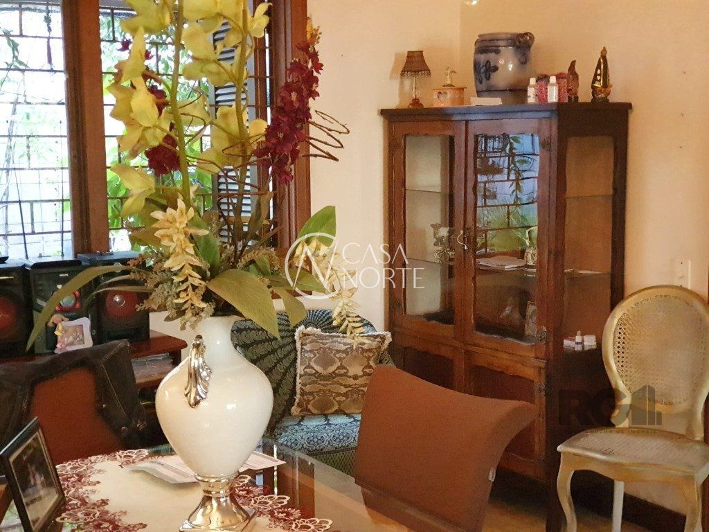 Sobrado à venda com 3 quartos, 212m², 1 suíte, 4 vagas, Rua Conselheiro Davila no bairro Jardim Floresta em Porto Alegre