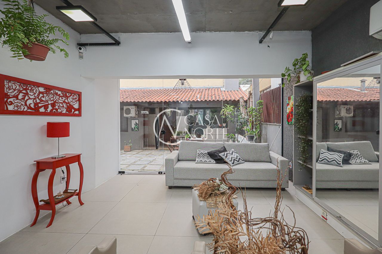 Casa à venda com 3 quartos, 293m², 2 suítes, 2 vagas, Rua Barão de Ubá no bairro Bela Vista em Porto Alegre