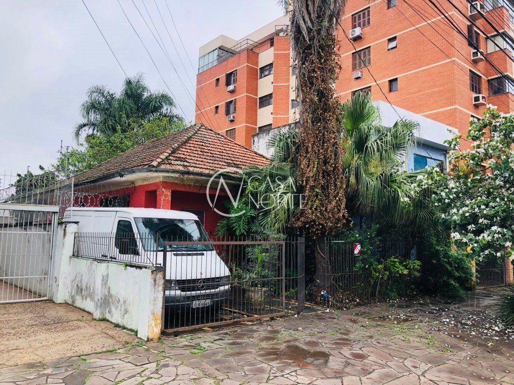 Casa à venda com 4 quartos, 300m², 2 vagas, Rua Marquês de Alegrete no bairro São João em Porto Alegre