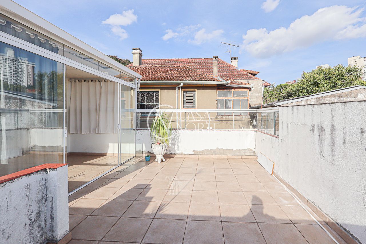 Casa à venda com 3 quartos, 209m², 4 vagas, Avenida São Pedro no bairro Higienópolis em Porto Alegre