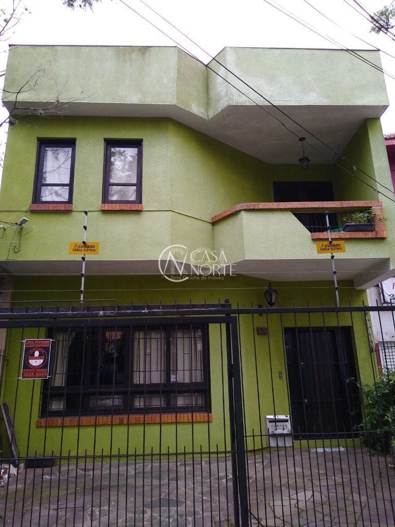 Casa à venda com 5 quartos, 265m², 2 suítes, Rua Doutor Timoteo no bairro Floresta em Porto Alegre