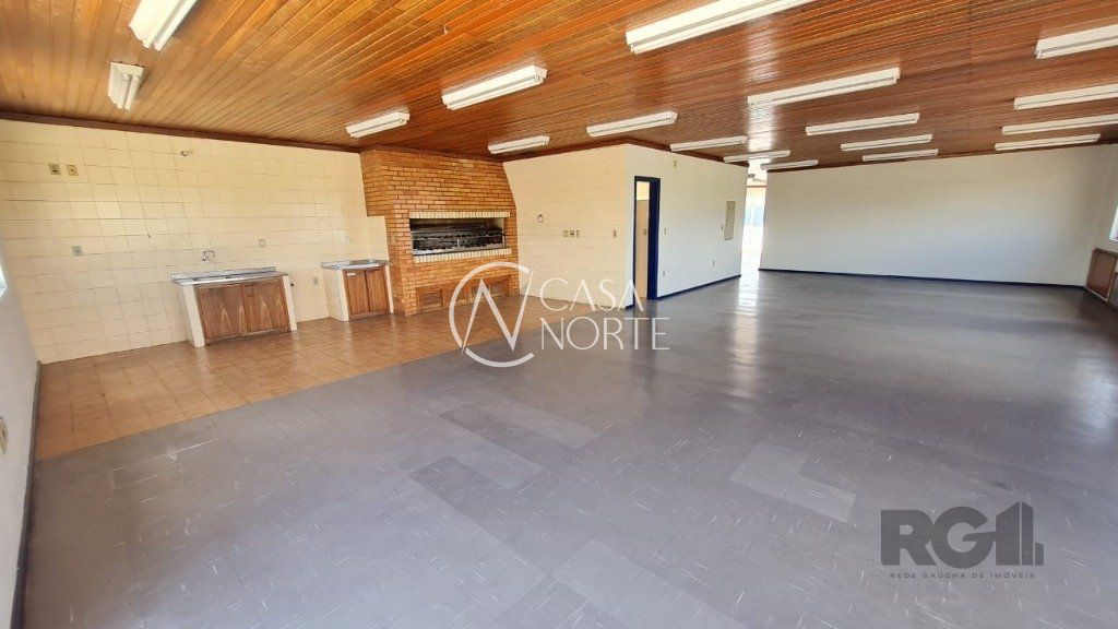 Pavilhão à venda , 4500m², Avenida Plinio Kroeff no bairro Sarandi em Porto Alegre