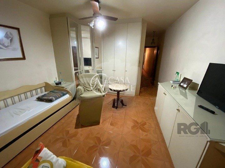 Sobrado à venda com 3 quartos, 169m², 1 suíte, Rua José do Patrocinio no bairro Cidade Baixa em Porto Alegre